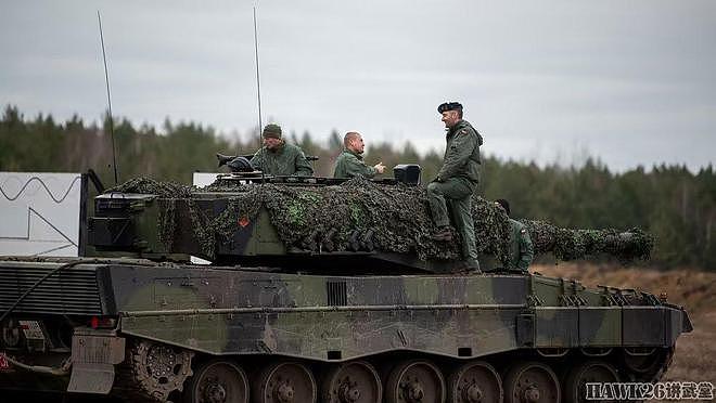 波兰总统视察第10装甲旅 正培训乌克兰士兵 掌握豹2坦克操作技能 - 30