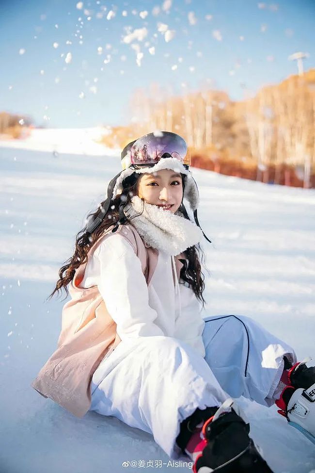 OMG | 虞书欣的雪场拍照pose分解，，空气都能变甜 - 36