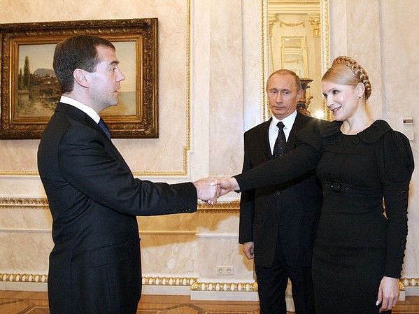 前乌克兰美女总理气质太好！当年穿小黑裙和普京同框，堪比超模啊 - 3