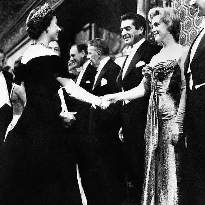 在70年未出错的英女王面前，王室时尚大聚会都是小儿科 - 47