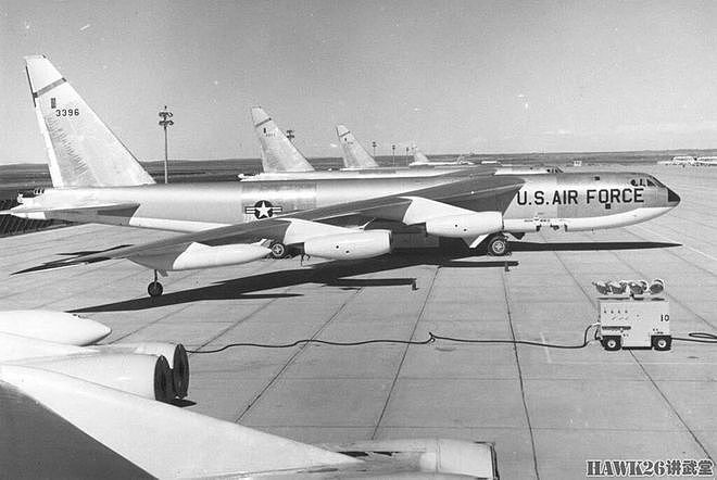 70年前 B-52原型机首飞“同温层堡垒”演变历程 将服役到2050年 - 9