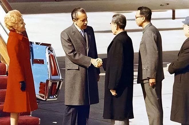 75年尼克松女儿访华，毛主席谈及她的座位，她：我想和丈夫换个座 - 3