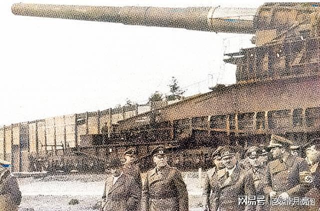 罕见照，艺伎摁和尚，德军被关进狮子笼，国军用火焰喷射器烧日军 - 3