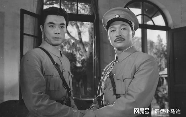 中国早批特型演员，观众心里的老艺术家，义务演出40年值得尊敬 - 1