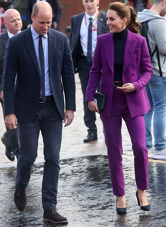 凯特也学梅根的浮夸风？穿紫色套装太显老，款式老旧不如梅根时髦 - 4