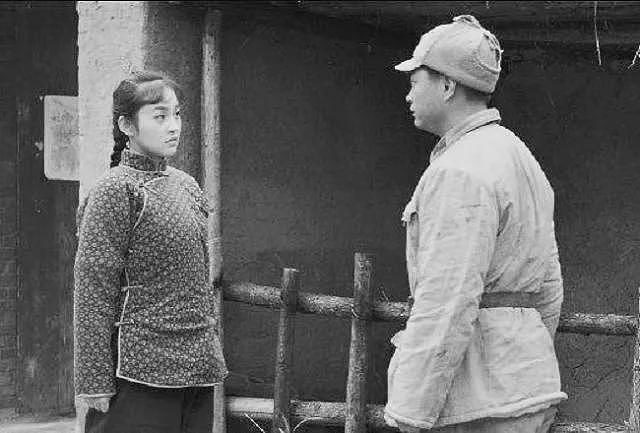 1950年，山东一位15岁小女孩被捕，审讯后暴露特殊身份，她是谁？ - 3