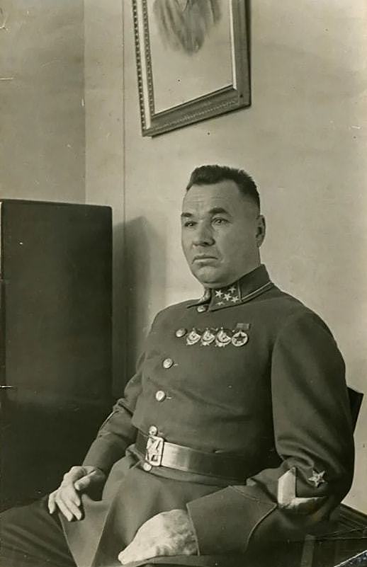 卫国战争中被遗忘的功臣，苏联的无冕元帅，阿帕纳先科大将 - 1