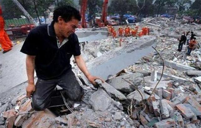 汶川地震，那个背儿子遗体走25公里的程林祥，感动全国后过得如何 - 6