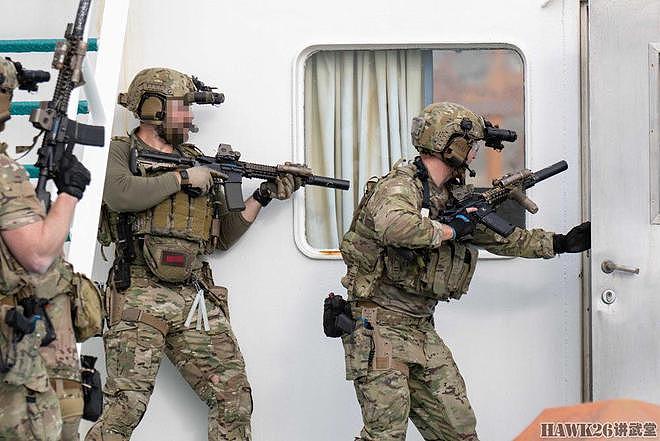 美军发布“海豹突击队”VBSS战术训练照片 装备精良 展现威慑力 - 5
