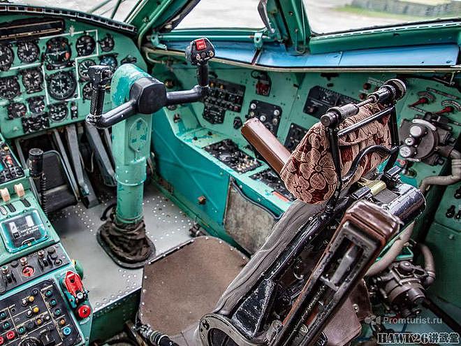 钻进安-22重型运输机 世界最大的螺旋桨飞机 驾驶舱内部非常简陋 - 15