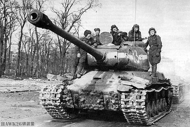 浅析：美国M4“谢尔曼”坦克为何采用窄幅履带？设计师怎么想的？ - 11