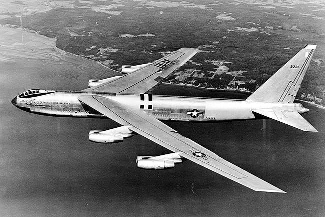 你见过B52同温层堡垒轰炸机的两架原型机的模样吗？ - 2