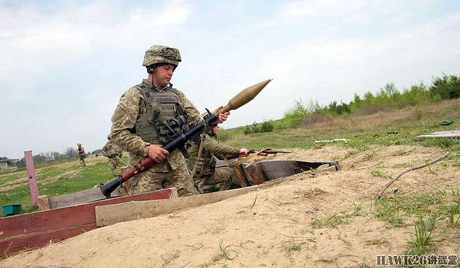 剧本拿错：乌克兰士兵使用美国制造的RPG-7 袭击俄罗斯主战坦克 - 10