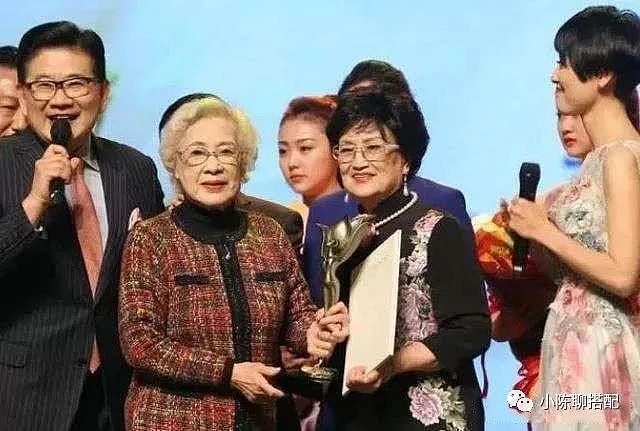 被周总理称为“中国最美女性”，已99岁的秦怡老了依旧如此美丽 - 27