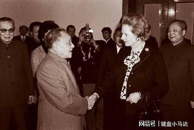 1982年，撒切尔夫人提出强烈质疑，邓公：我今天就能收回香港 - 4