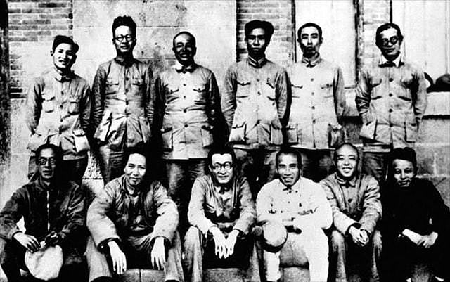 中央让刘伯承担任129师师长，而徐向前却被降为副师长，原因何在 - 2