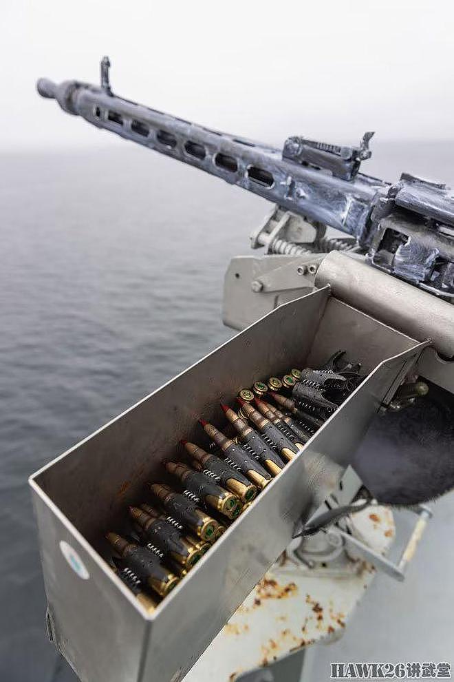 丹麦海军往机枪表面涂油 非常少见的谜之操作 推测防止水雾冻结 - 7