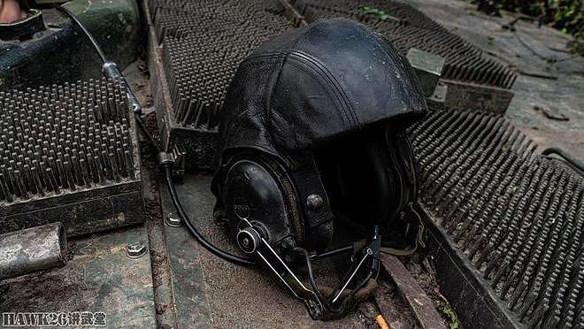 乌克兰PzH2000自行榴弹炮罕见亮相 树林中秘密休整 补充弹药 - 9