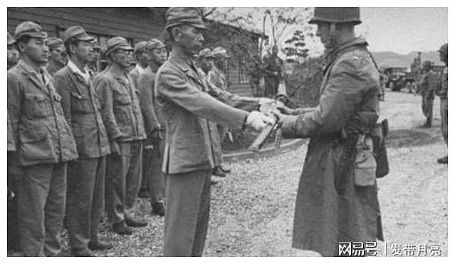 二战后日本的头号仇人，不仅在日本作威作福，还践踏日本天皇尊严 - 1