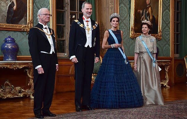 西班牙王后闪耀亮相瑞典王室国宴穿HM蓬蓬裙，配奢华皇冠太耀眼 - 2