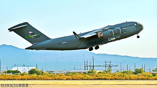 美军援助乌克兰米-17分为两步：涂掉阿富汗机徽 装入C-17运输机 - 17