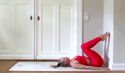 8个瑜伽动作专治<下腹凸出>，过年在家靠墙就能练 - 8