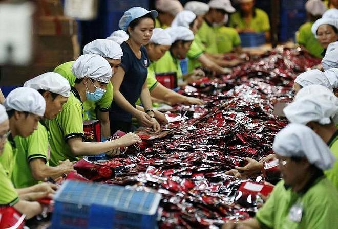 越南比亚迪工人多次罢工，公司决定15薪，底薪增加50% - 2