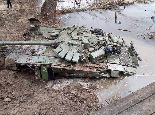 多达580辆俄军坦克在实战中遭摧毁 专家：存在致命的设计缺陷 - 1