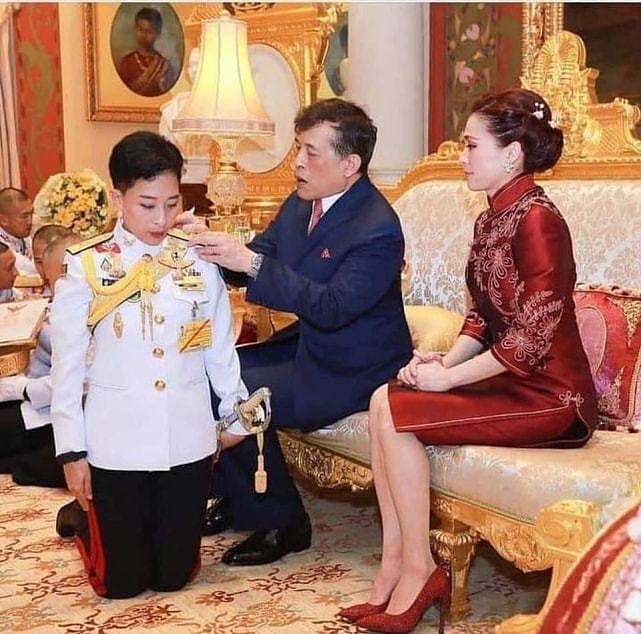 泰国42岁长公主浪费好身材！紧身裤挡不住翘臀，继承颂妃的高颜值 - 1