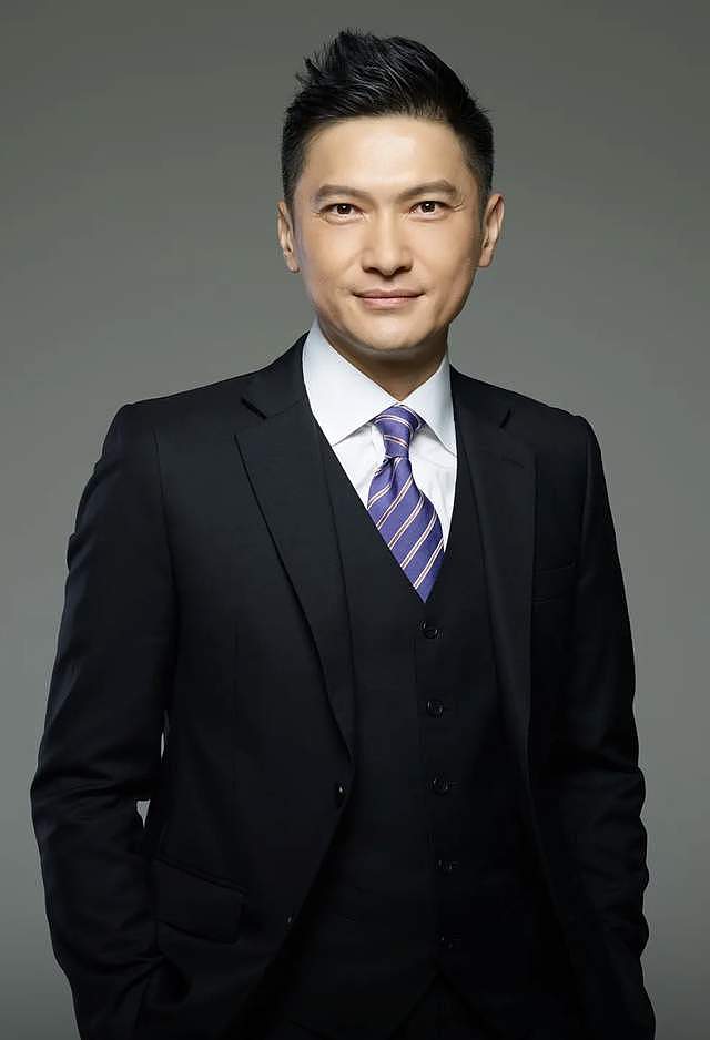54岁前TVB男星露面，现身简陋商演人气高，为自闭症儿子息影多年 - 9