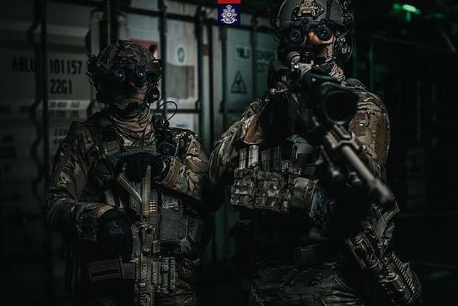 荷兰海军陆战队最新宣传照 狙击小组晒新式装备 极具视觉冲击力 - 1