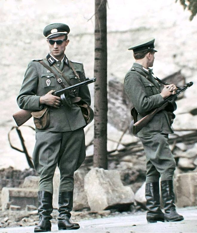 盘点前东德士兵的个人装备，其穿戴依旧保留普鲁士风格 - 9