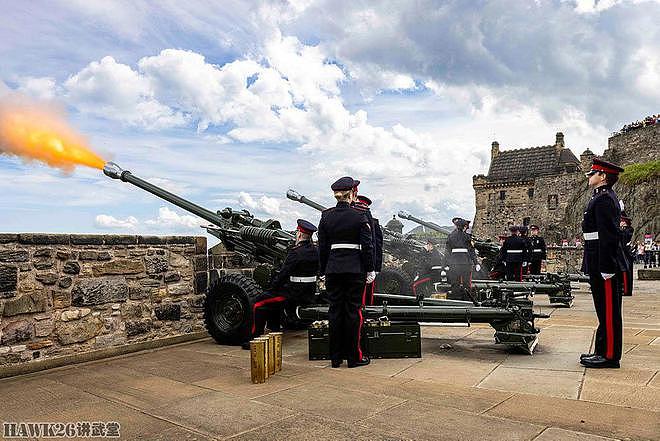 爱丁堡驻军鸣放礼炮 庆祝英国女王登基70周年 炮口喷火相当壮观 - 3