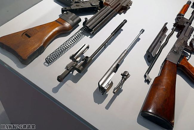 俄罗斯军事历史博物馆新增精彩陈列 揭示Stg44与AK-47之间的关系 - 8