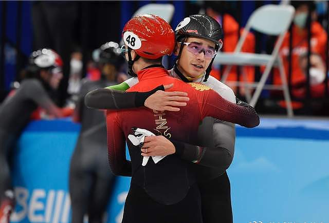 混血冬奥冠军刘少林:拿铜牌获得一个金色冰墩墩 再赢一个送给妹妹 - 2