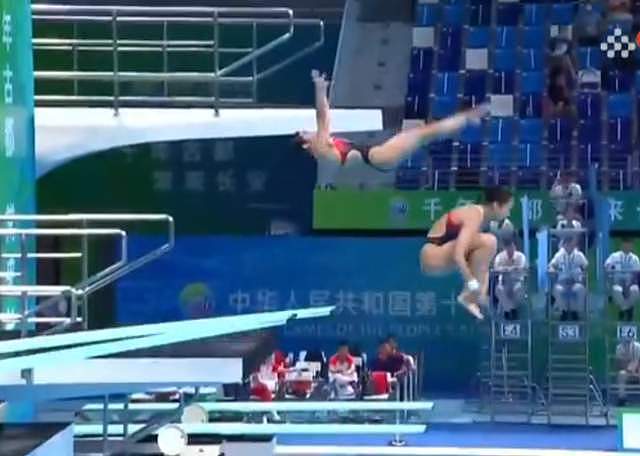 尴尬!跳水世界冠军全运会得0分,双人3米板2套动作,女教练憋住不笑 - 1