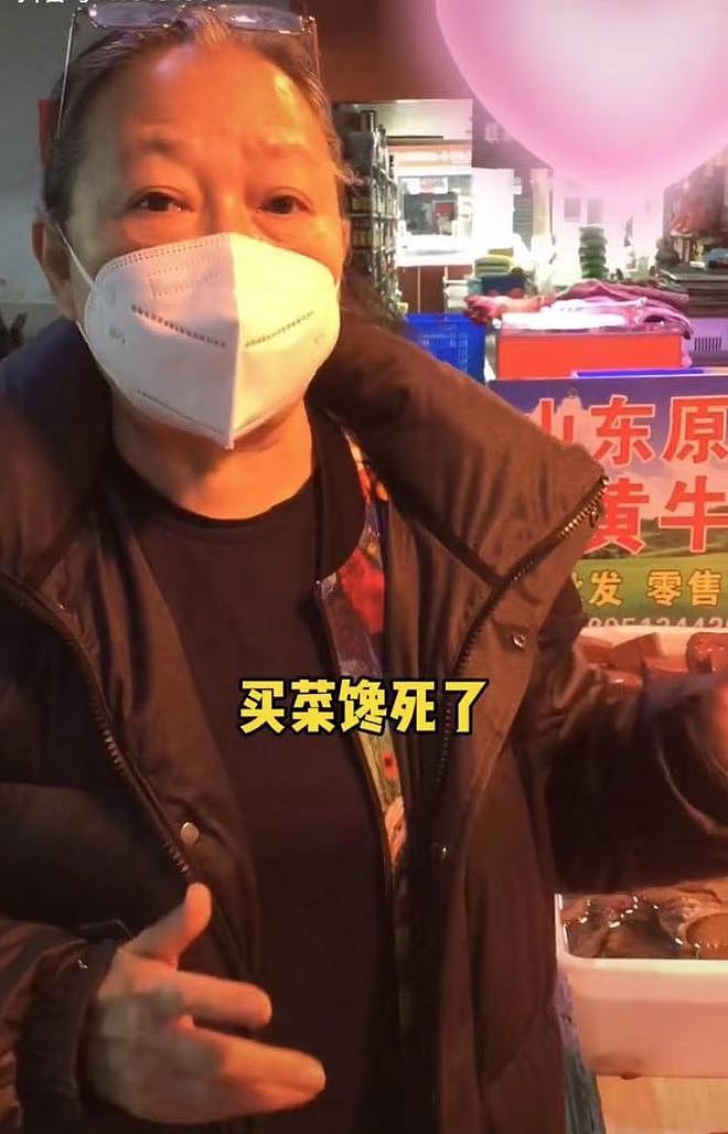 台湾演员方芳定居北京生活！逛平价菜场接地气，买大块肉称馋死了 - 4