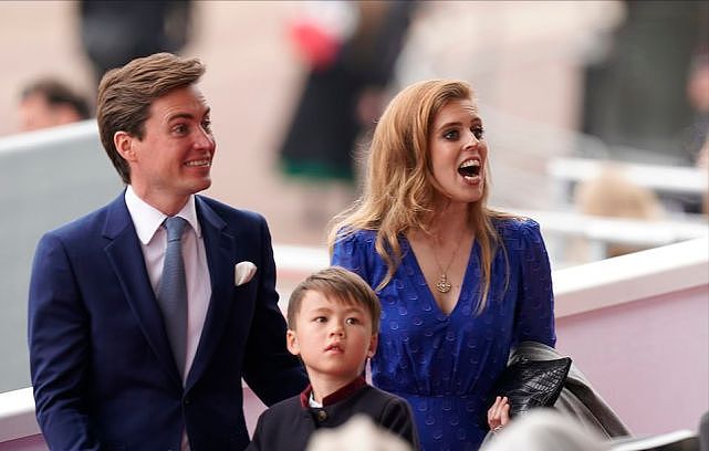 英国公主首次带6岁继儿子参加王室活动！亚洲脸好俊，沾王室的光 - 2