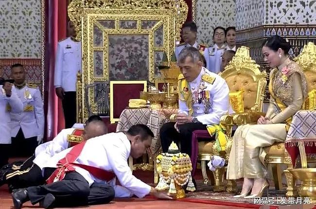 拉玛九世在位时期，泰国为何恢复了匍匐跪拜礼？ - 7