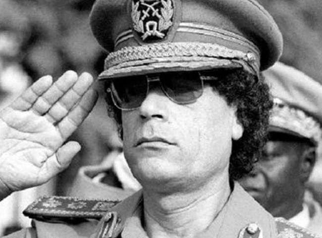 中东狂人卡扎菲：执政42年，逃跑时躲进下水道，被抓后遭暴徒枪杀 - 3