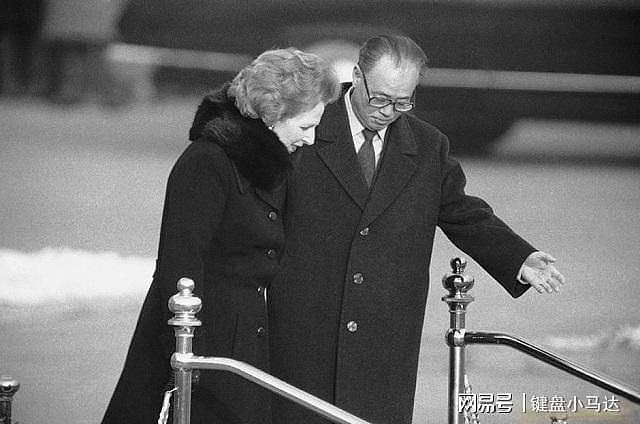 1982年，撒切尔夫人提出强烈质疑，邓公：我今天就能收回香港 - 3