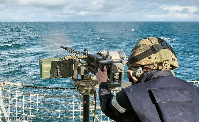 英国皇家海军测试新型机枪支座 通过陀螺仪稳定 提高火力打击效率 - 1