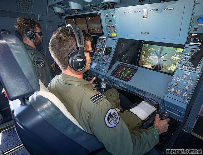 澳大利亚北领地首次部署F-35战机 加油机伴随行动 操作员配3D眼镜 - 5
