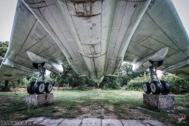 钻进图-16轰炸机 乌克兰博主冒险进入纪念碑 探索神秘的内部结构 - 7