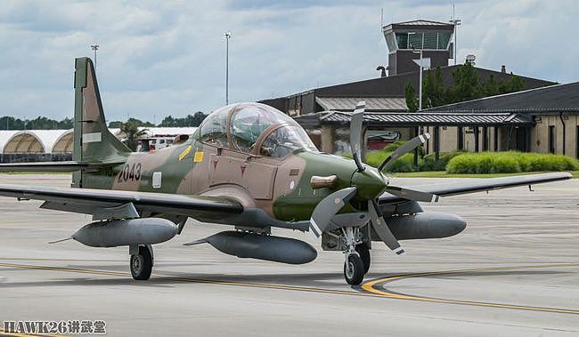 重现二战空军风采：尼日利亚飞行员学习驾驶A-29“超级巨嘴鸟” - 9