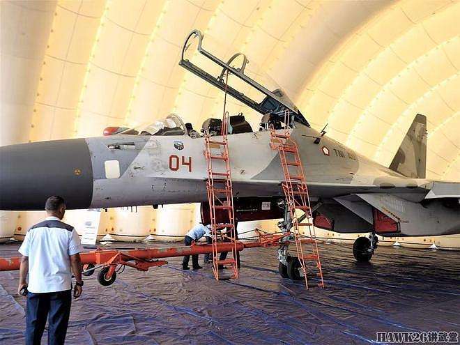 印尼空军庆祝建军77周年 苏-30与F-16并排陈列 展现出庞大的外形 - 3