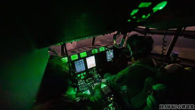 英国空军C-130J“大力神”夜航 飞行员佩戴夜视仪 训练有特殊目的 - 5