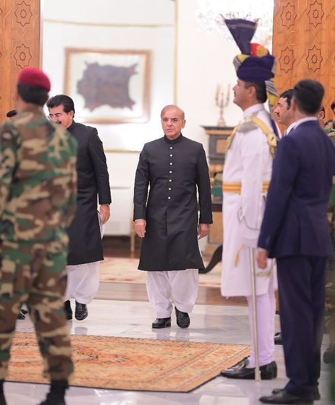 巴基斯坦军方：不存在美国串谋推翻总理伊姆兰·汗一事 - 2