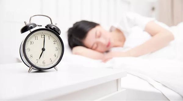 “8小时睡眠”可能是错的，睡多长并不重要，家长别再硬性规定了 - 6