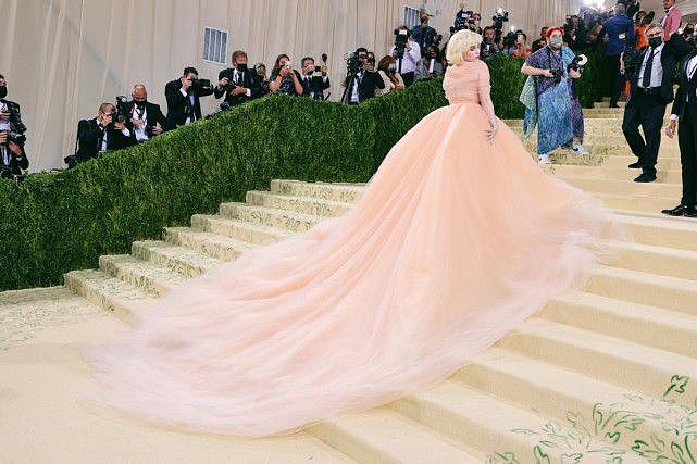 碧梨在红毯上的表现太惊艳！穿轻纱蓬裙走仙女风，第一眼认成Gaga - 7